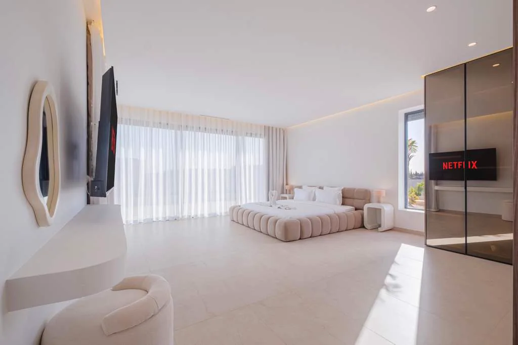Master suite lumineuse de la Villa Marbella